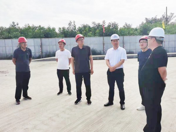 甘肅建投新能源公司總經(jīng)理趙琰森一行 調(diào)研臨夏市環(huán)城北路六區(qū)建設(shè)項(xiàng)目