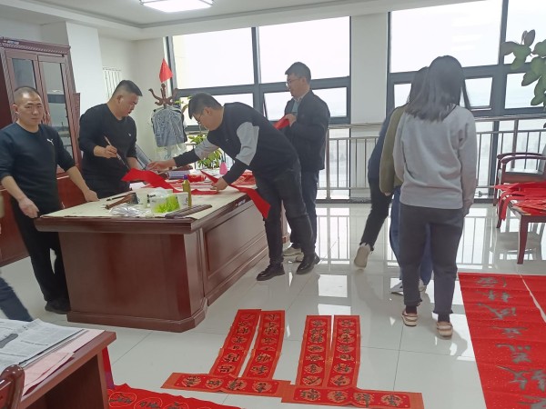 墨香迎新春 萬(wàn)福送進(jìn)門——新能源公司開(kāi)展“送萬(wàn)福 進(jìn)萬(wàn)家”書法公益活動(dòng)