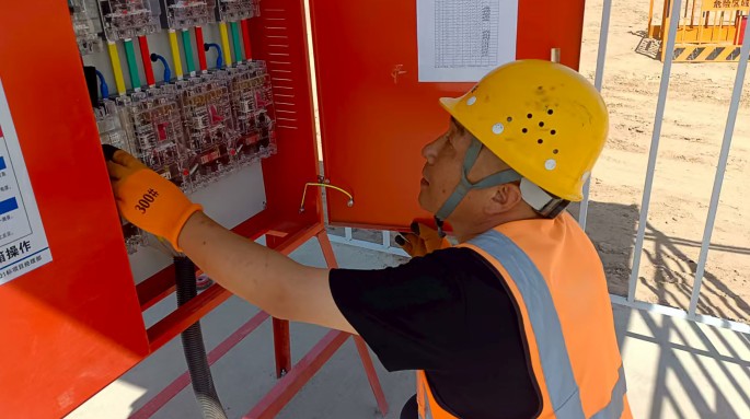 堅(jiān)守平凡崗位，書寫不凡擔(dān)當(dāng)?——記甘肅建投新能源公司2024年度優(yōu)秀共產(chǎn)黨員?王勝利?